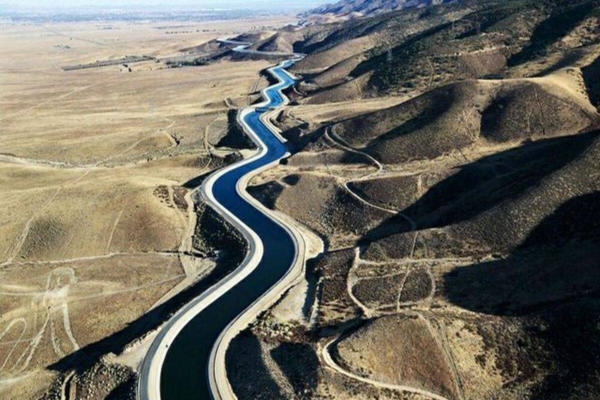 انتقال آب خلیج فارس و عمان به اصفهان تا سال آینده و به زاهدان تا پایان دولت سیزدهم